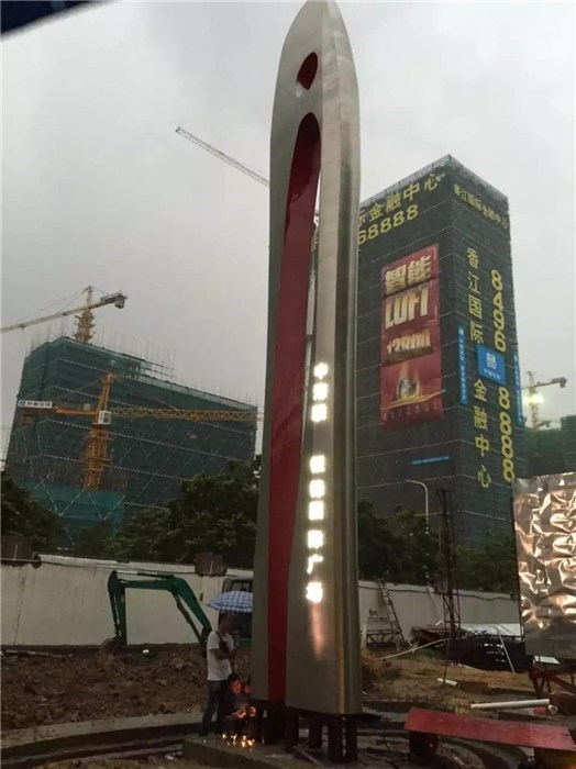 銅雕與動漫的跨界融合 房地產(chǎn)領(lǐng)域中的獅子銅雕像與玻璃鋼雕塑設(shè)計